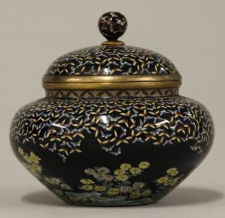 Covered Jar with Design of Butterflies and Chrysanthemums