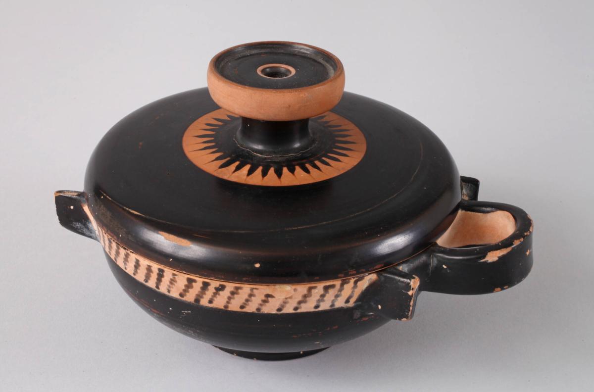 Black-figure Pyxis (cosmetics box) with Lid