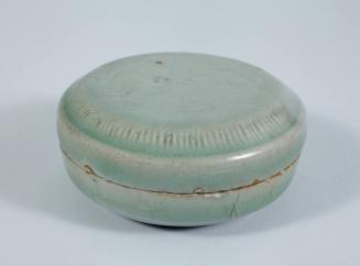 Celadon Pigment Box with Incised Design