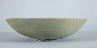 Celadon Saucer with Incised Circle