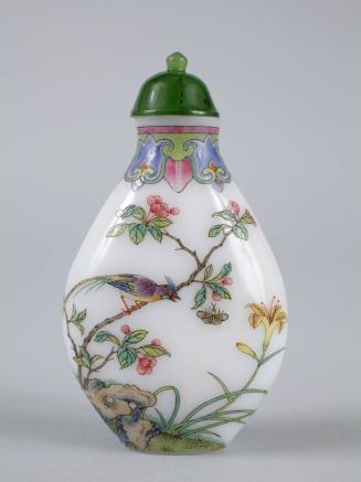 Guyuexuan-style Snuff Bottle with Bird and Flower Motif